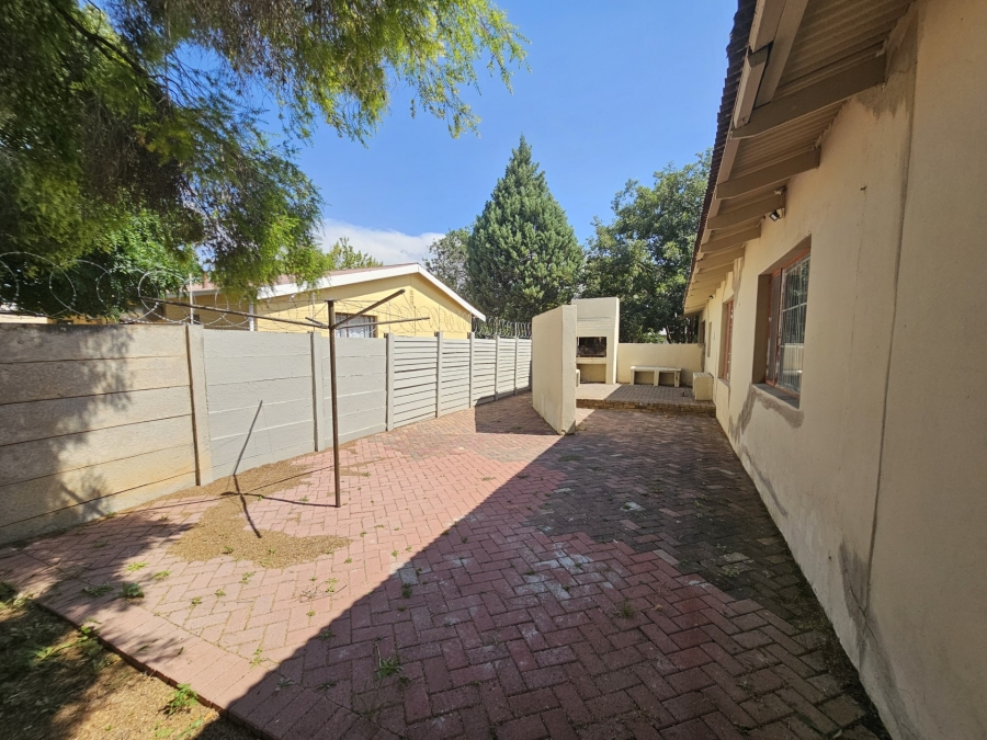 8 Bedroom Property for Sale in Brandwag Free State